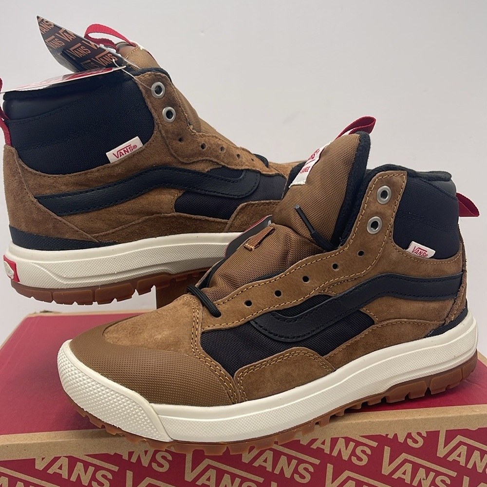 Vans WMNS Brown and Black High-Top Sneakers Boots Ultrarange Exo Hi
Dachshund - Picture 9 of 16